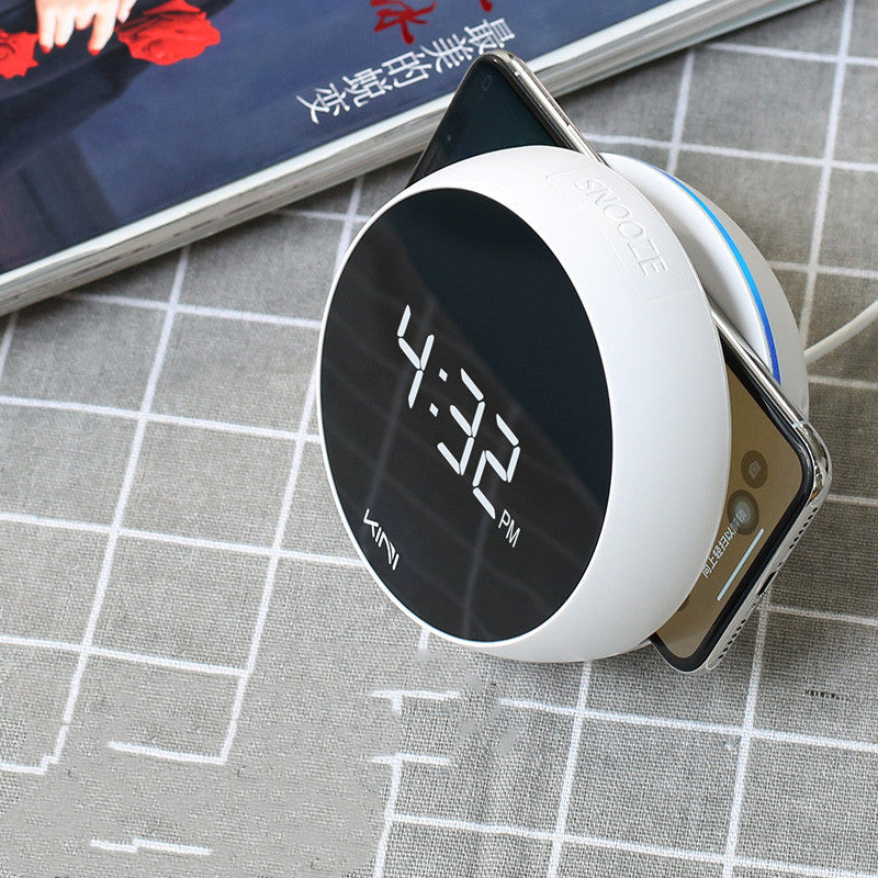 kabelloses Ladegerät: Funktionalität und Stil vereint-Erleben Sie modernes Design und Funktionalität mit unserem kabellosen Ladegerät. Zeitgleich laden und die Uhr im Blick behalten – jetzt kaufen!