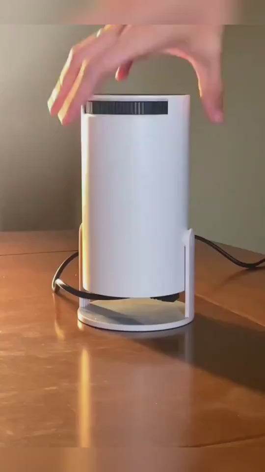 tragbarer Beamer: Flexibilität für Filme und mehr-Erleben Sie den tragbaren Beamer in Ihrem Zuhause. Klarer Fokus und 180 Grad Projektionswinkel machen ihn einfach perfekt für Filme! 🎬