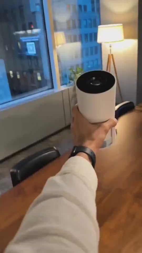 tragbarer Beamer: Flexibilität für Filme und mehr-Erleben Sie den tragbaren Beamer in Ihrem Zuhause. Klarer Fokus und 180 Grad Projektionswinkel machen ihn einfach perfekt für Filme! 🎬